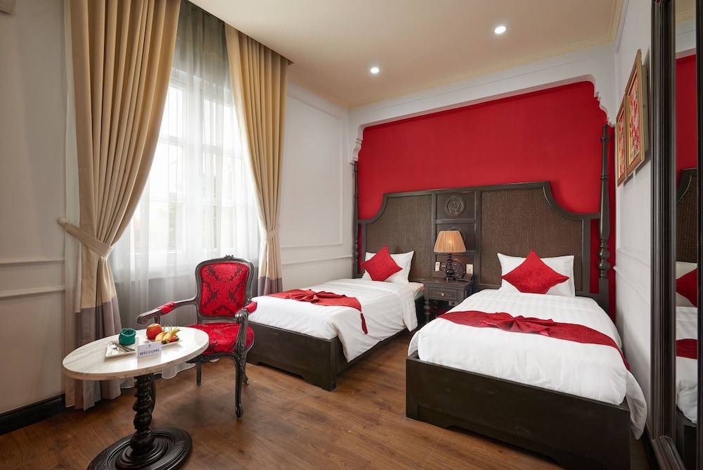 DELUXE, TWIN BEDS
