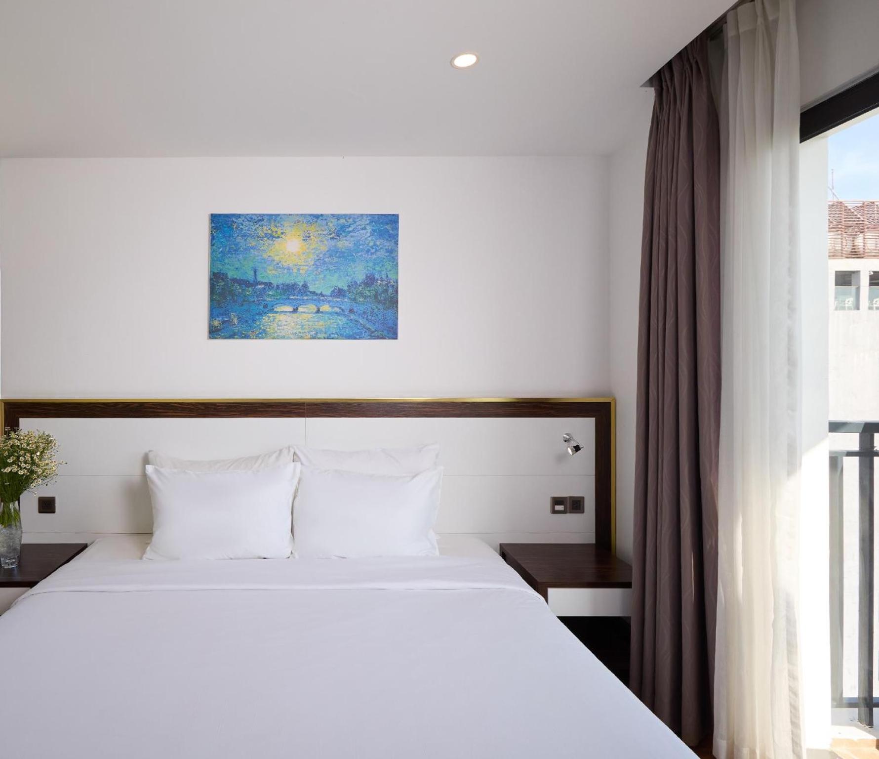 غرفة تنفيذية بسرير مزدوج بإطلالة على الجبل بحوض استحمام، An Vista Hotel 2/7