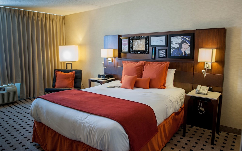 Delta Hotels By Marriott Utica 15/57