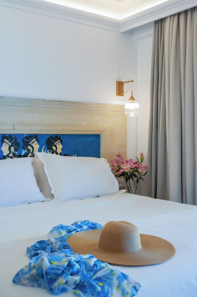 STUDIO, KING BED, GARDEN VIEW