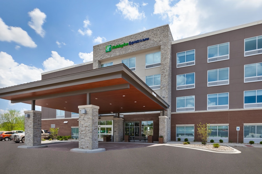 Holiday Inn Express Suites Grand Rapids Airport South 2/39