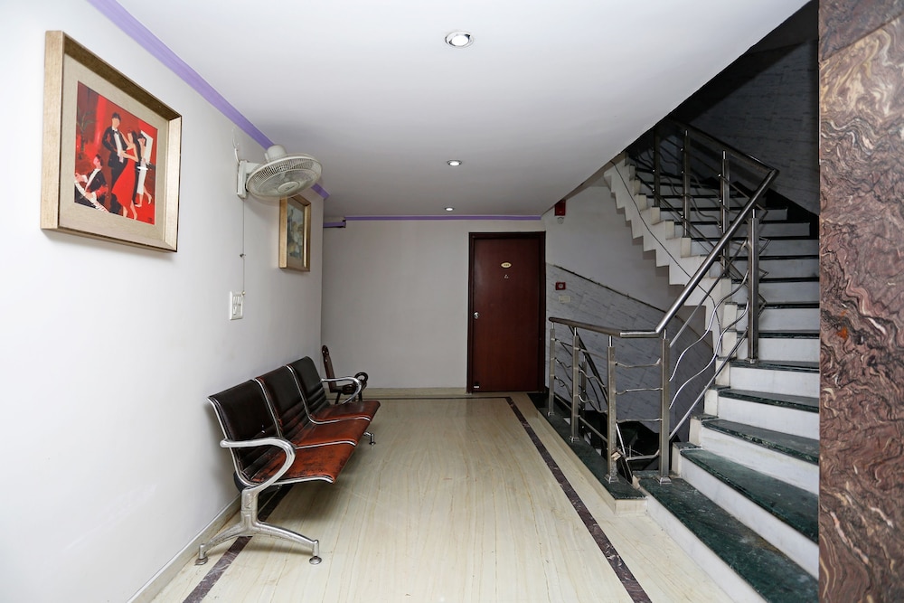 Oyo Rooms 760 Karol Bagh Metro Station 33/50
