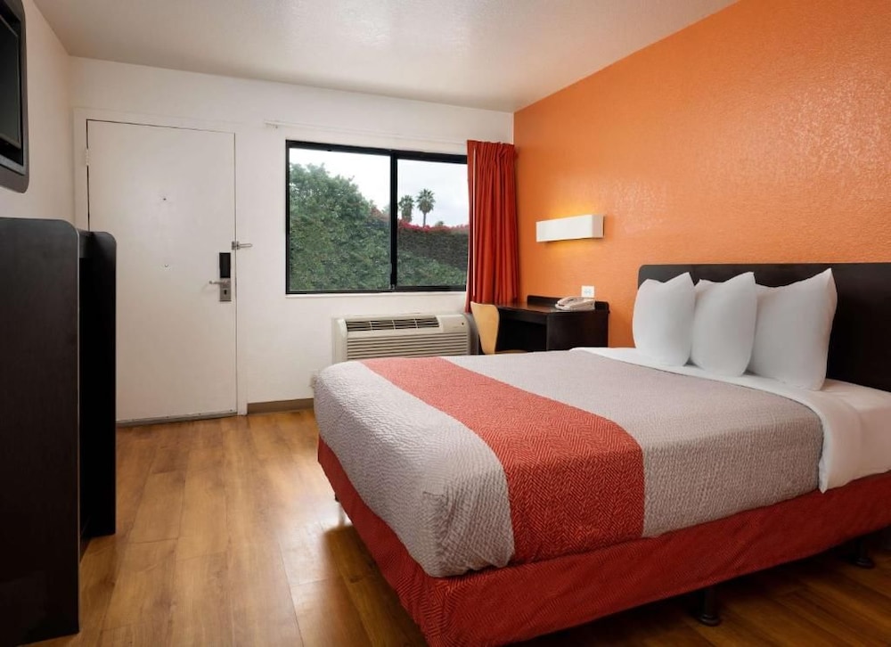 Motel6 Camarillo, CA 26/71
