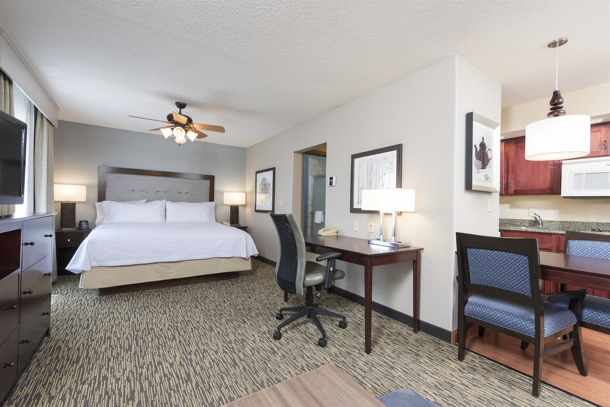 STUDIO, SUITE, KING BED