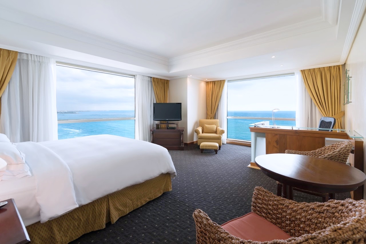 Deluxe, Triple, Double Bed, Ocean Front، Catalonia Santo Domingo 4/9