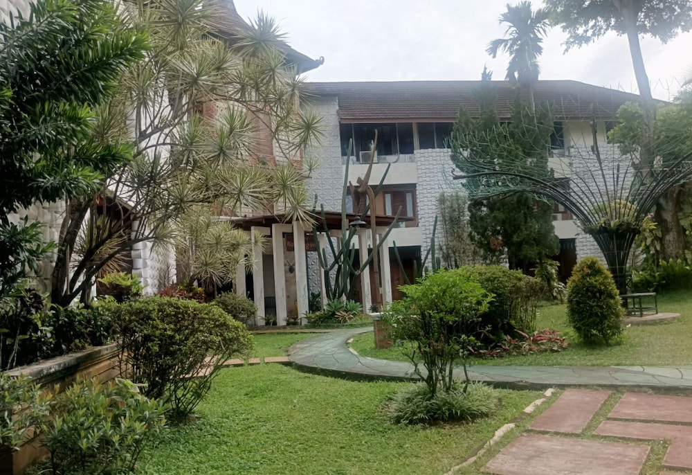The Village Resort Bogor Powered by Archipelago 47/55