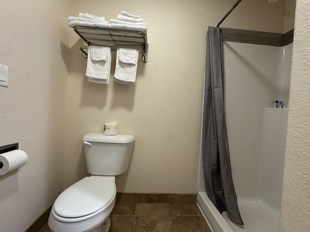 Price Pointe Inn 39/42