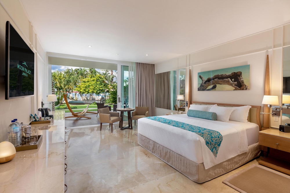 WALKOUT, SUPERIOR, SUITE, OCEAN VIEW