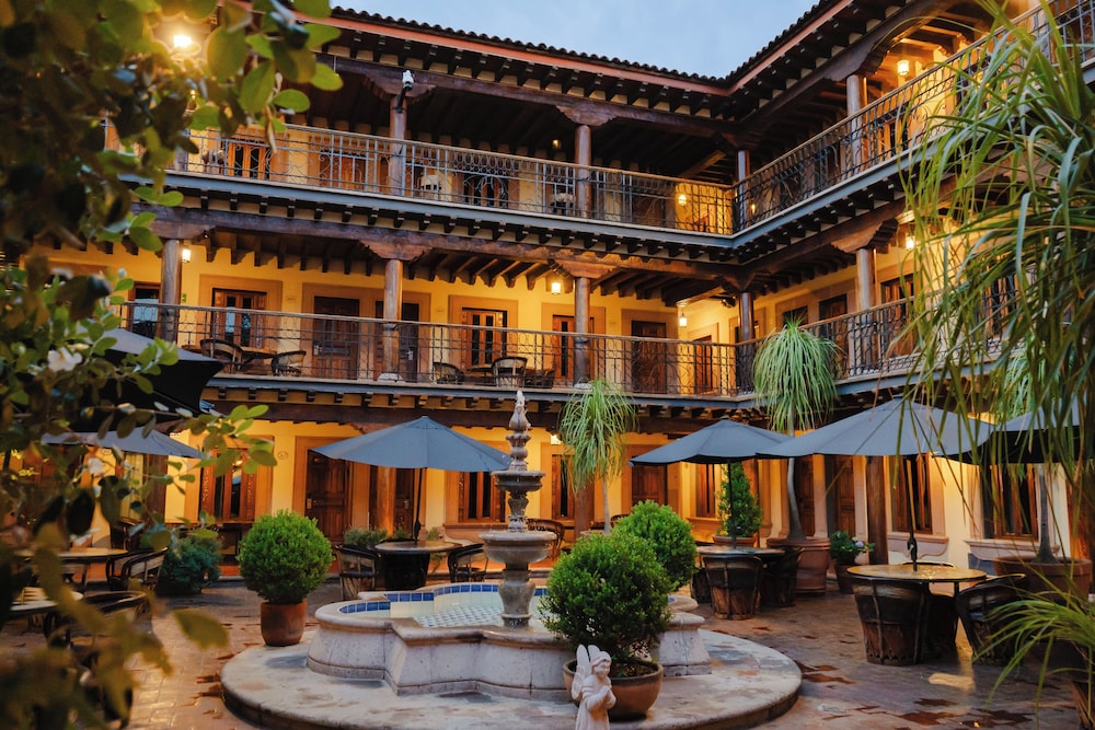 Hotel La Parroquia 5/82