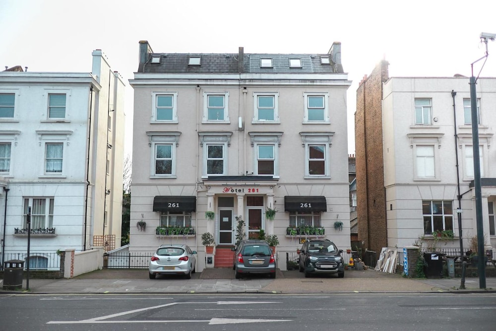 Hotel 261 43/46