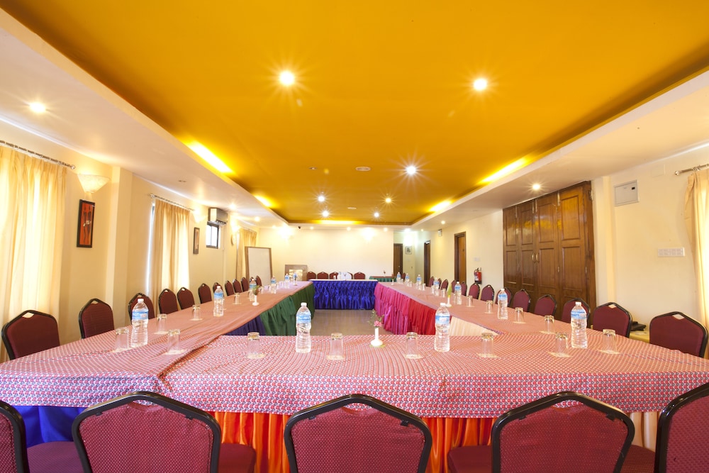 Royal Astoria Hotel 25/35