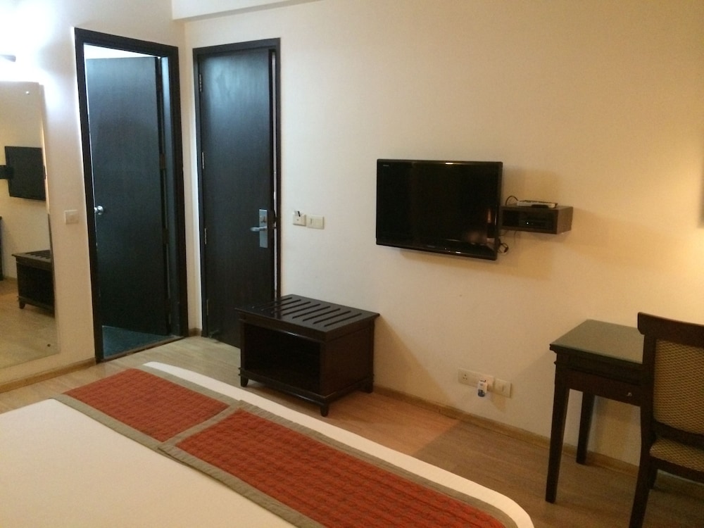 Emblem Hotel 23/67