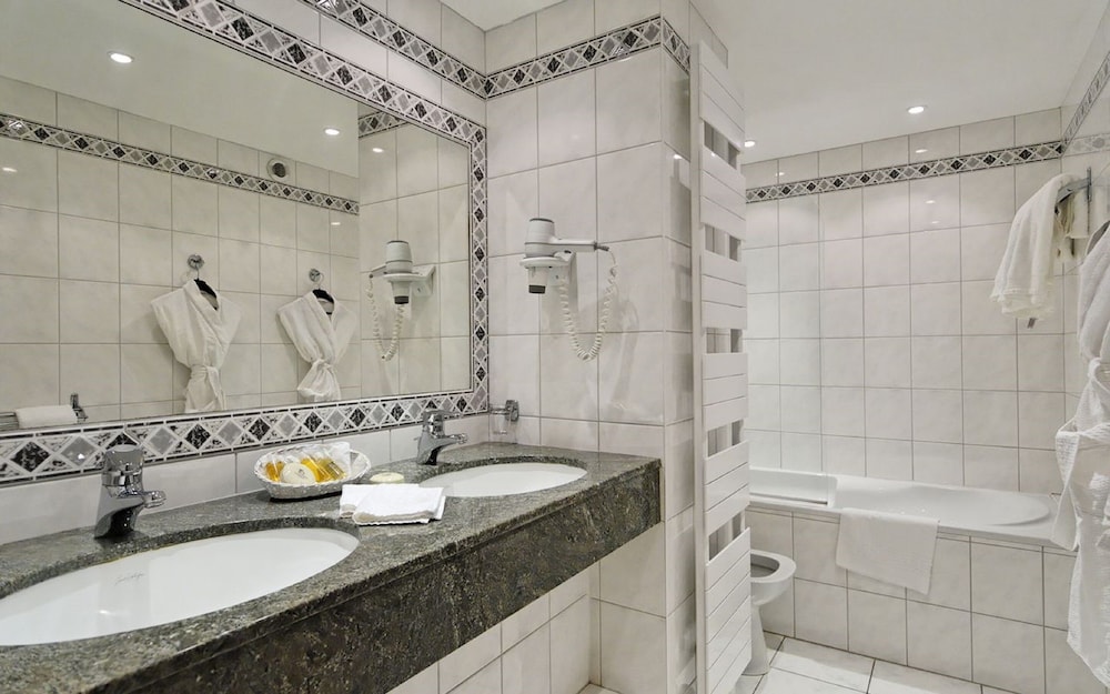 Le Grand Hotel & Spa Et Son Chalet 29/31