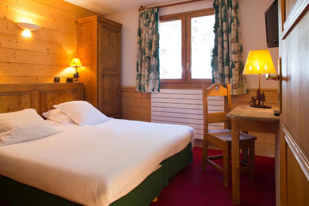 Room, Double or Twin Bed