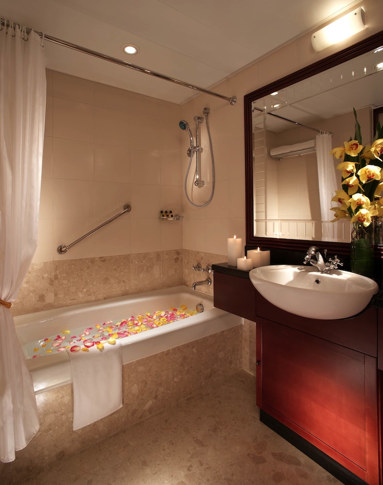 Harbour Plaza Metropolis 40/43