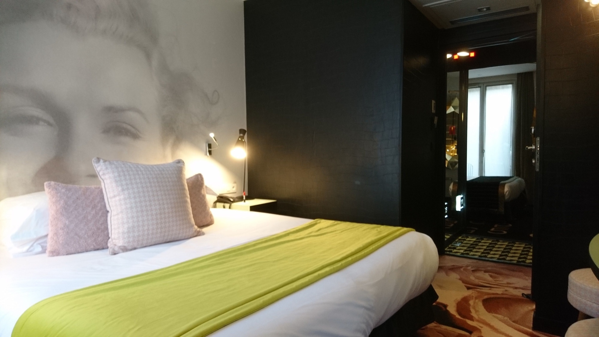 2 BEDROOMS, QUADRUPLE