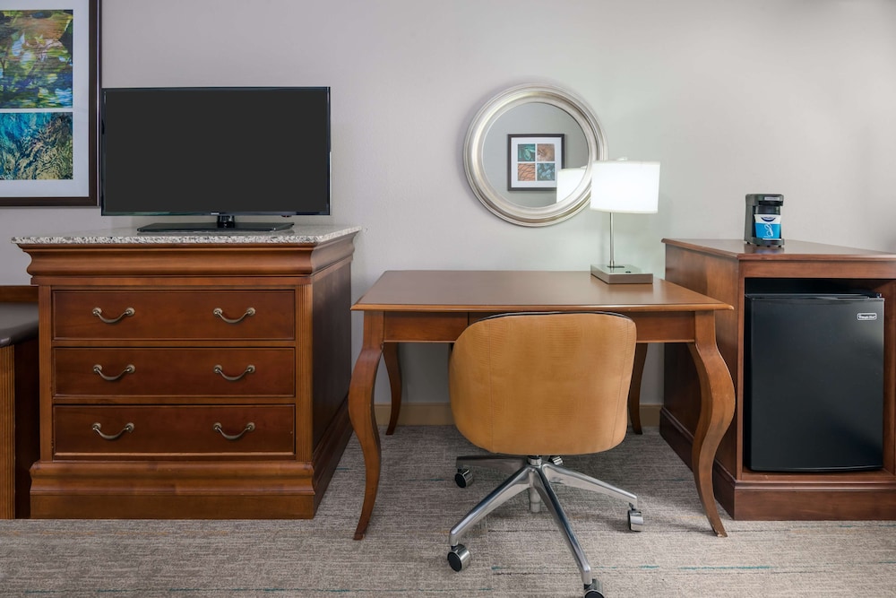 Hampton Inn Hartford Airport 35/44