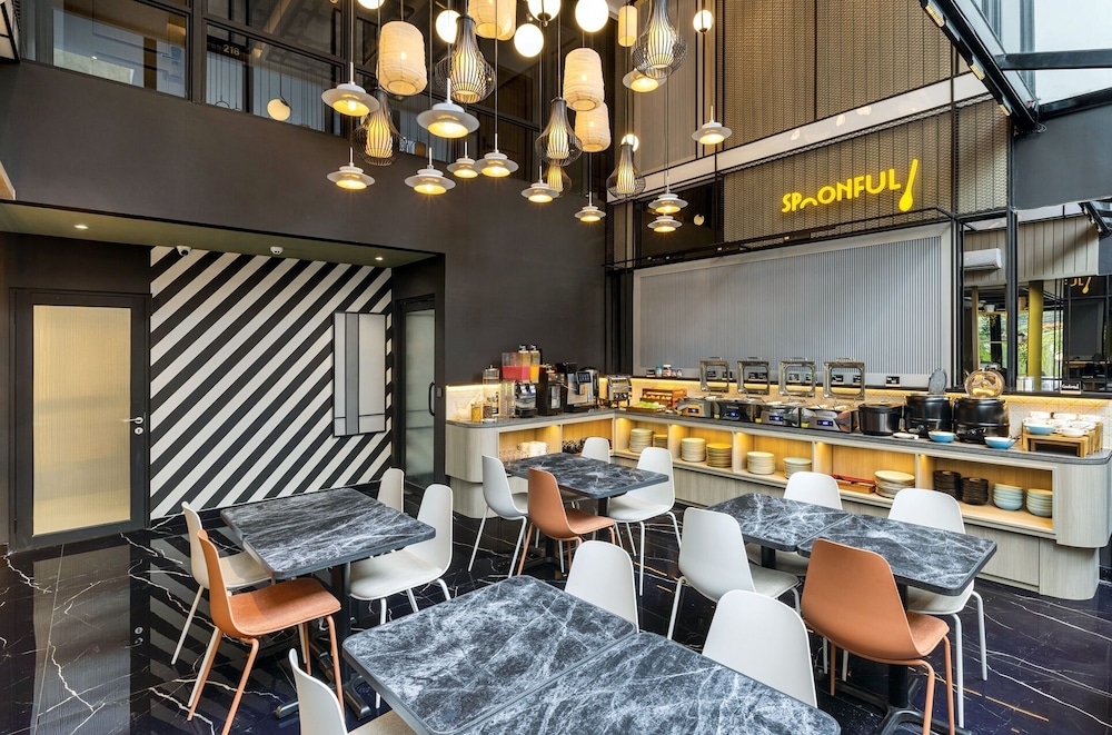 ROOMS INC Sudirman Jakarta 48/63