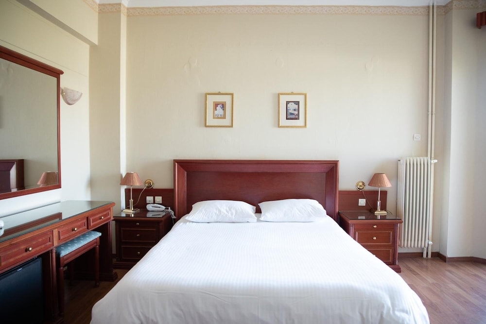 Tzaki Hotel 12/42