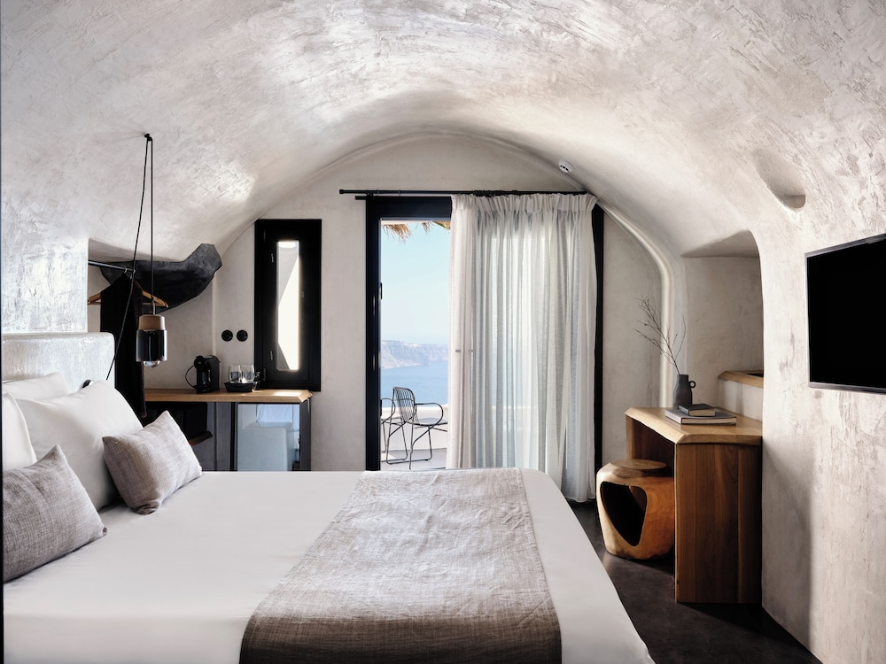 CAVE, SUPERIOR, CALDERA VIEW, OUTDOOR JETTED TUB