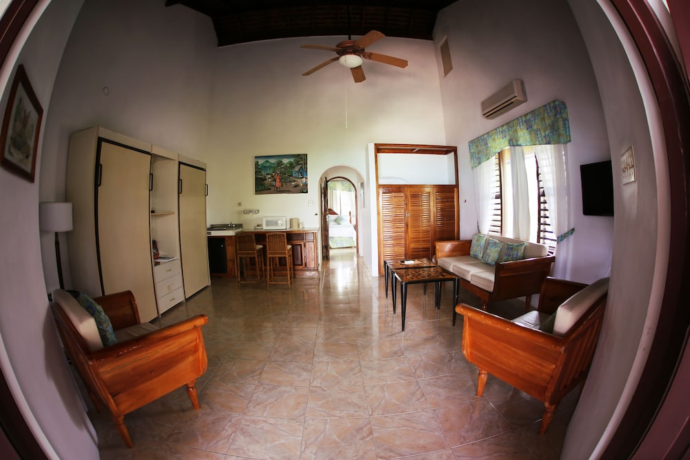 Negril Tree House Resort 41/69