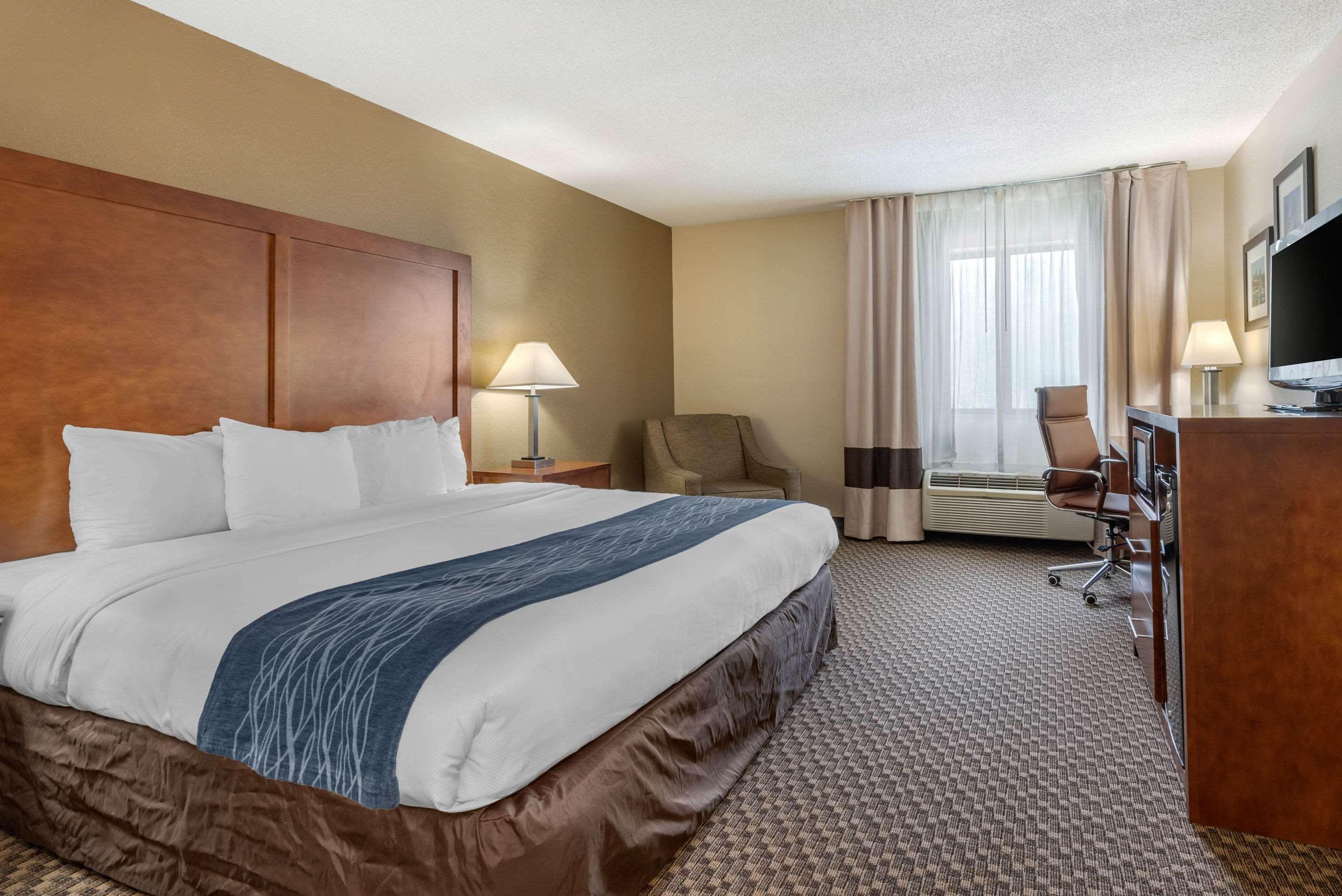 ROOM, KING BED
