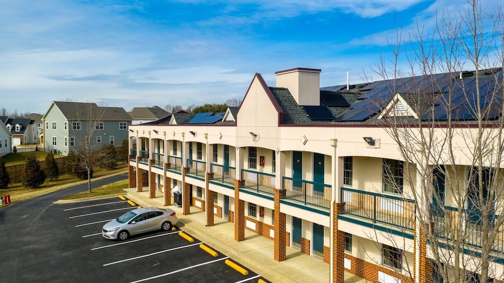 Executive Inn And Suites 7/43