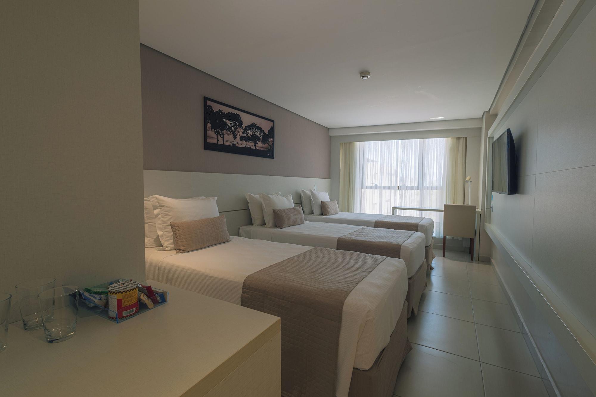 Room, Triple, Twin Beds, Front View