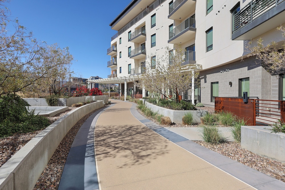 Sentral Old Town Scottsdale 42/51