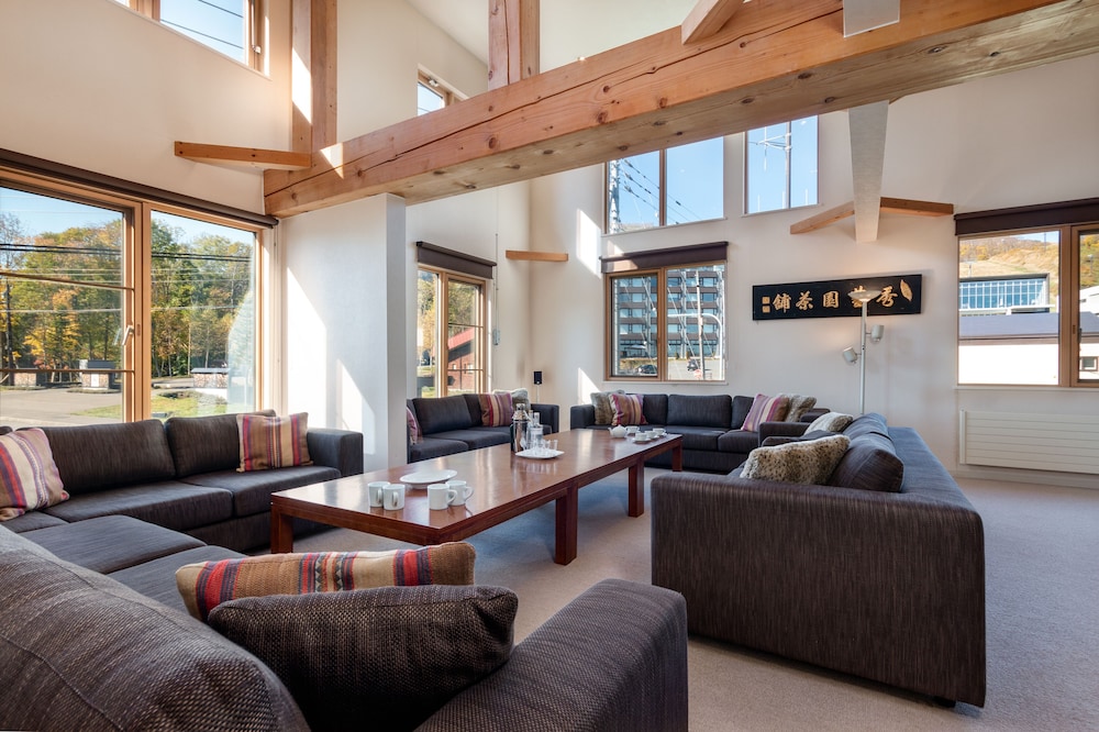 Gondola Chalets 16/36