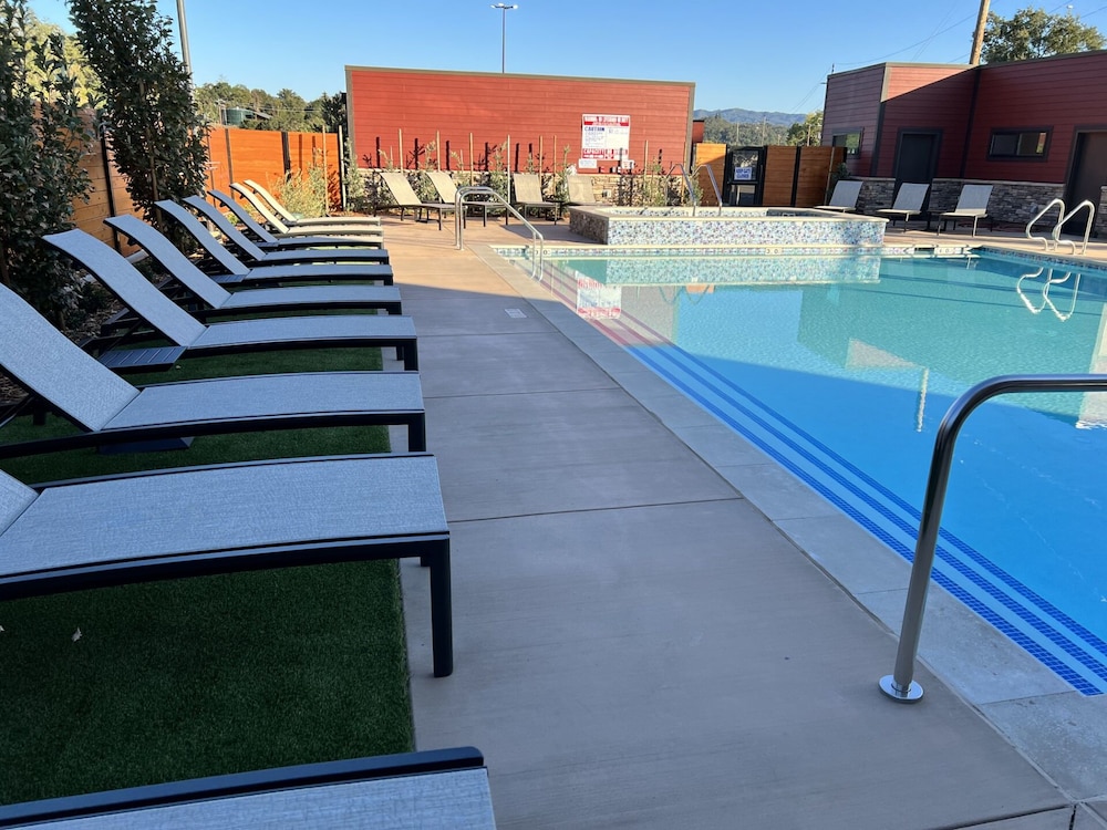 Wyndham Garden Redwood Valley/Ukiah 43/50