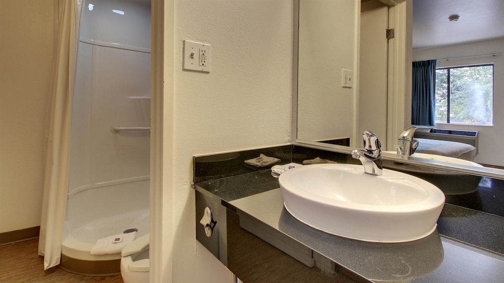 Motel6 Des Moines, IA - North 20/61
