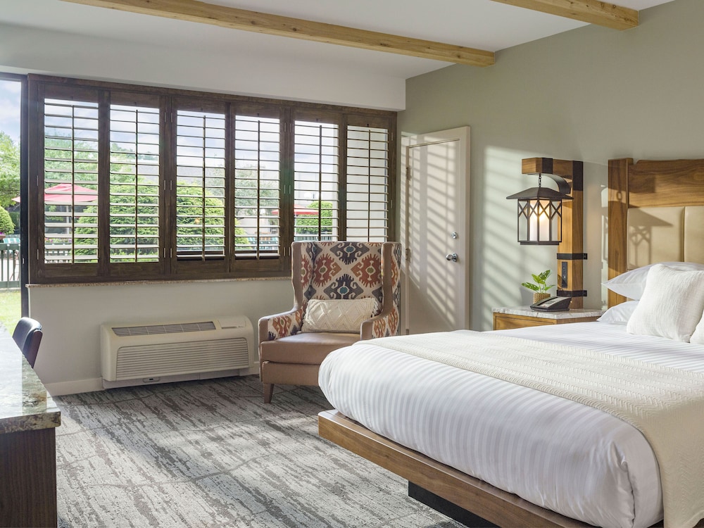 Resort, King Bed, Accessible