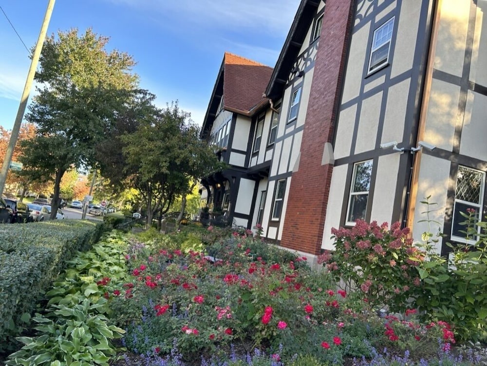 Frederick Stearns House Historic Inn 5/50