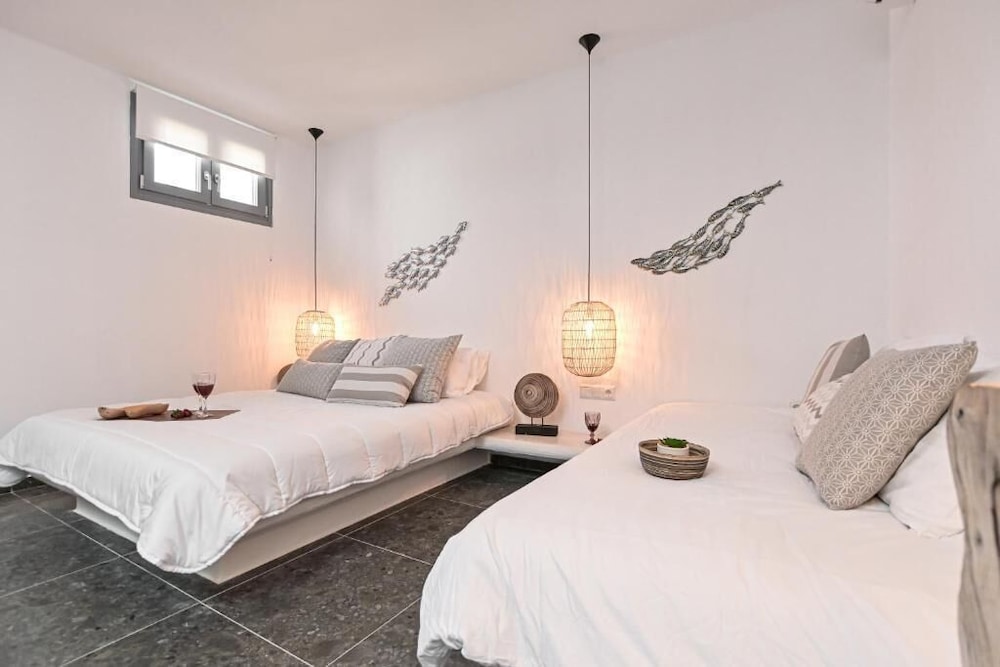 White Cocoon Exclusive villas 28/68