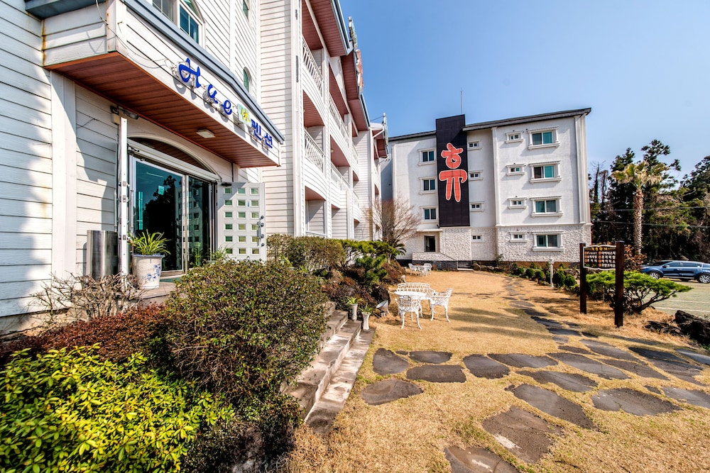 Jungmun Jejuhue Pension 39/44