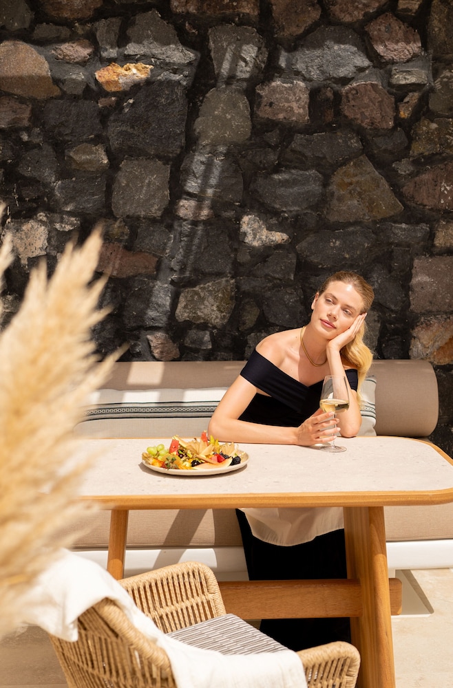 SANTO MINE OIA SUITES 4/45