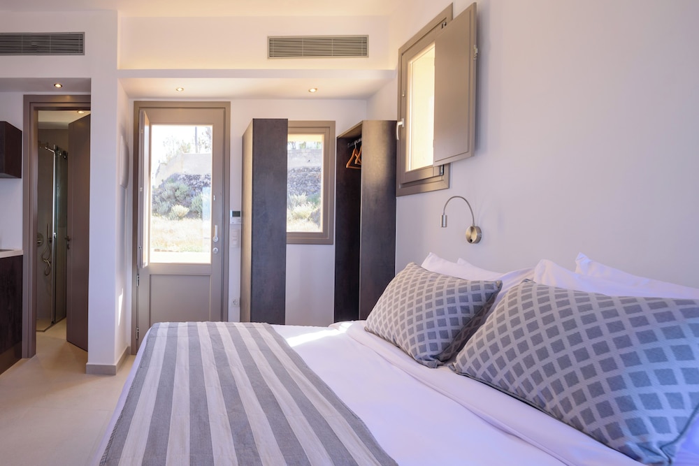 Junior Suite, Queen Bed, Caldera View, Sofa, Hot Tub