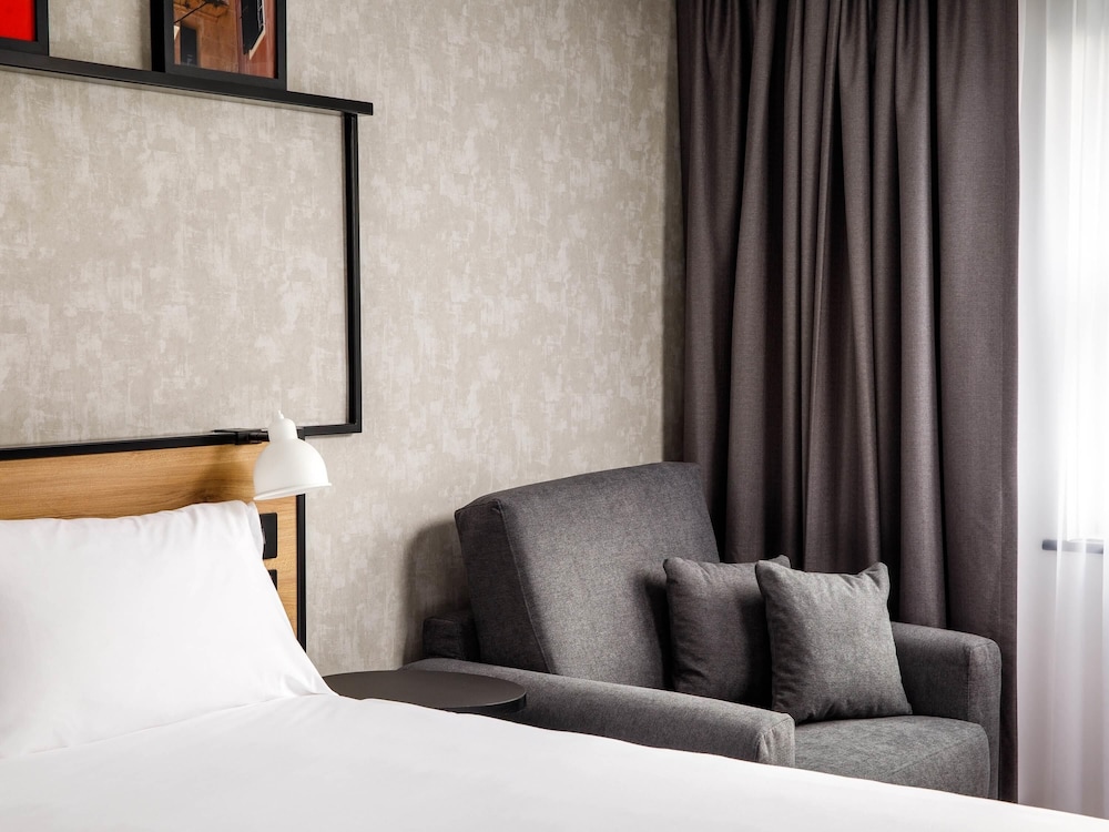 ibis Wakefield East Castleford 20/45