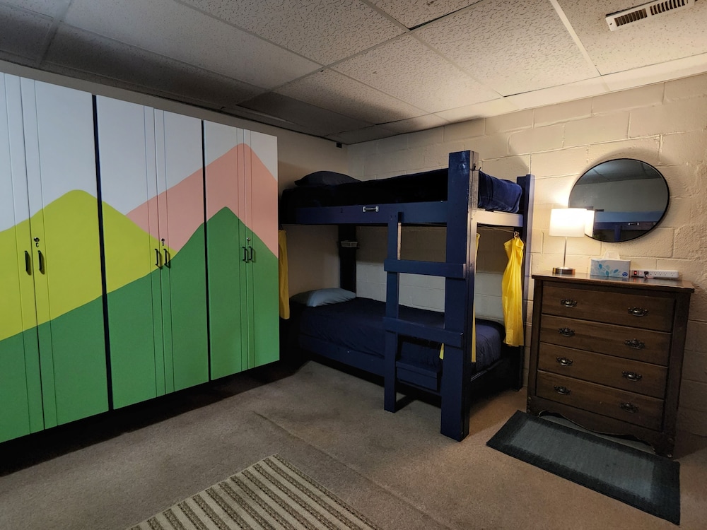 Inn the Clouds Hostel & Inn 8/75