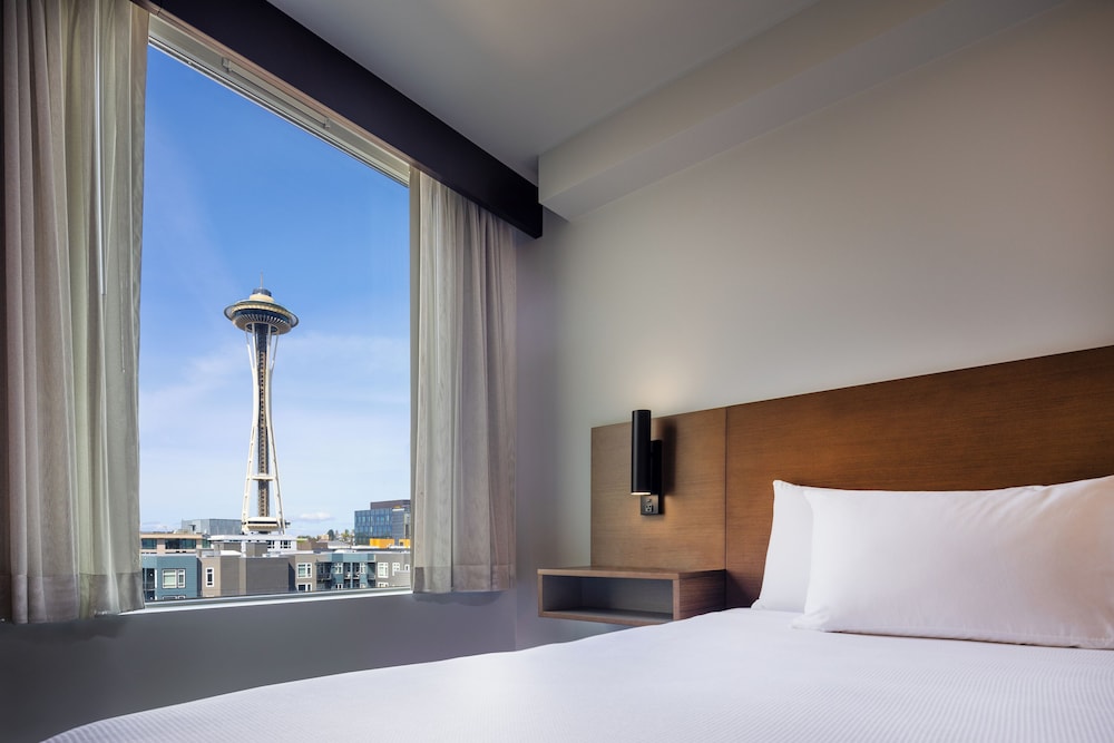 ROOM, KING BED, HIGH FLOOR