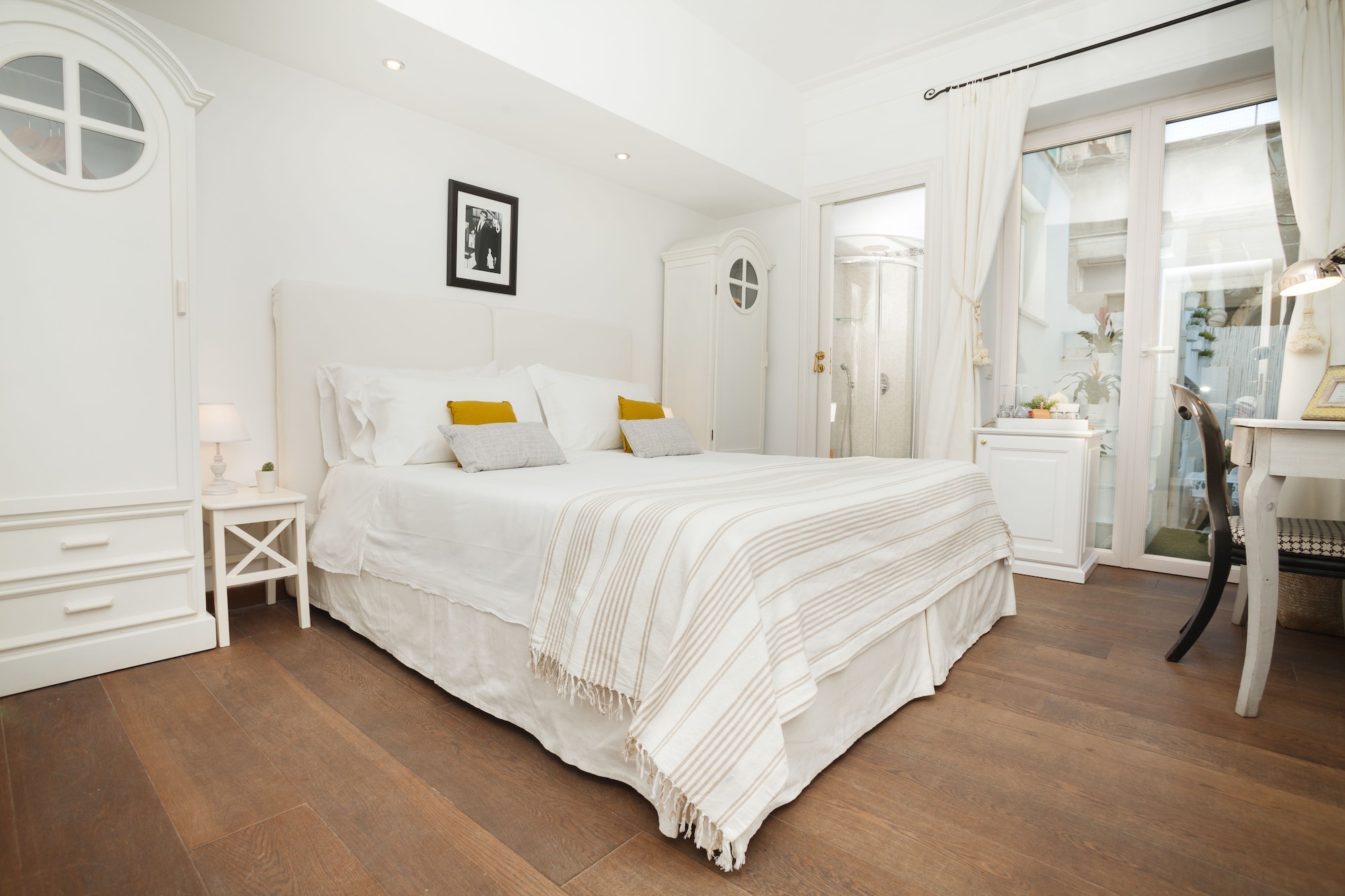 CLASSIC, DOUBLE OR TWIN BED