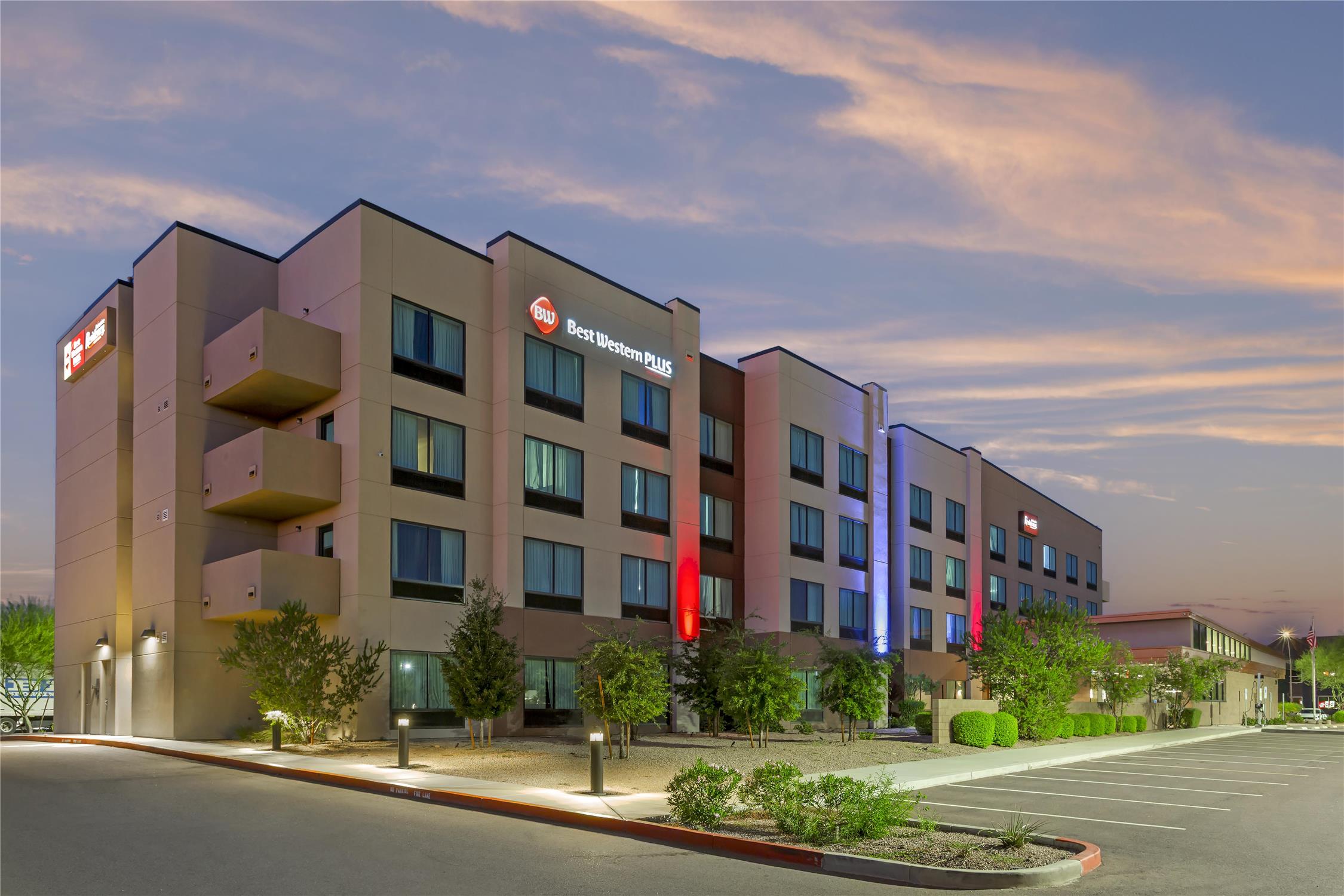 Best Western Plus Executive Residency Phoenix North Happy Valley 2/48