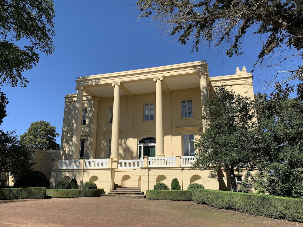 THE RACECOURSE INN 2/50