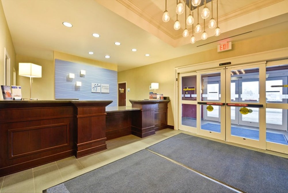 Holiday Inn Express Hotel Amp Suites Utica 6/58