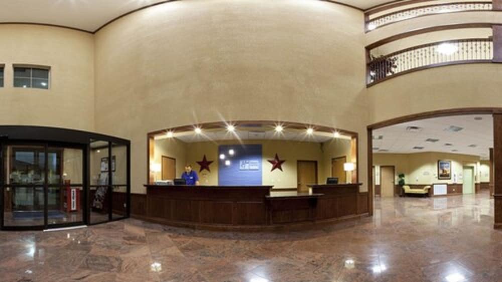 Holiday Inn Express Salado-Belton 12/45