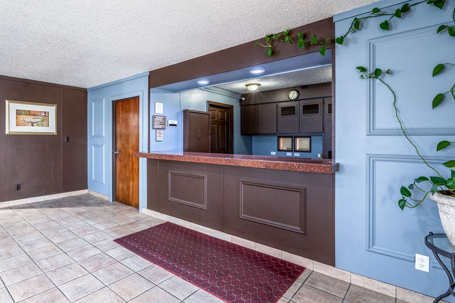 Econo Lodge Inn & Suites Auburn, MI 8/19