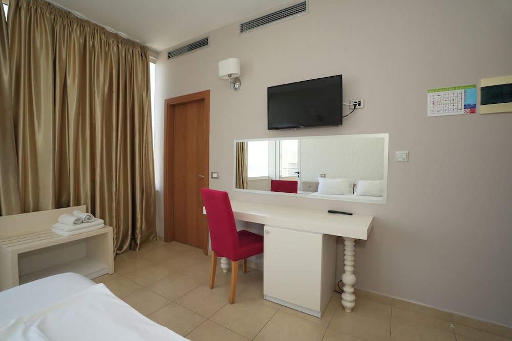 Sun Hotel 13/25