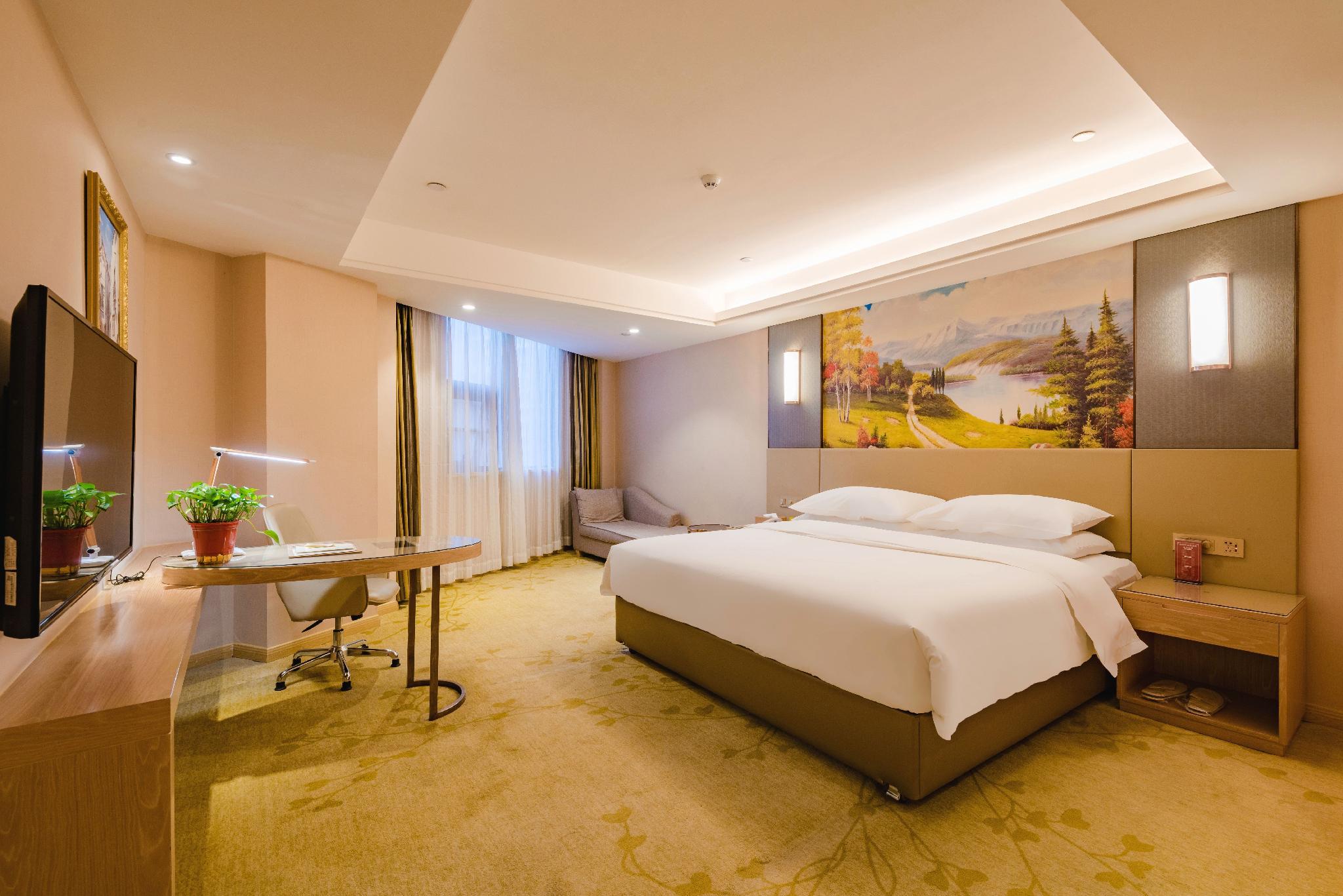 Vienna International Hotel (Xinyang Railway Station) 32/51