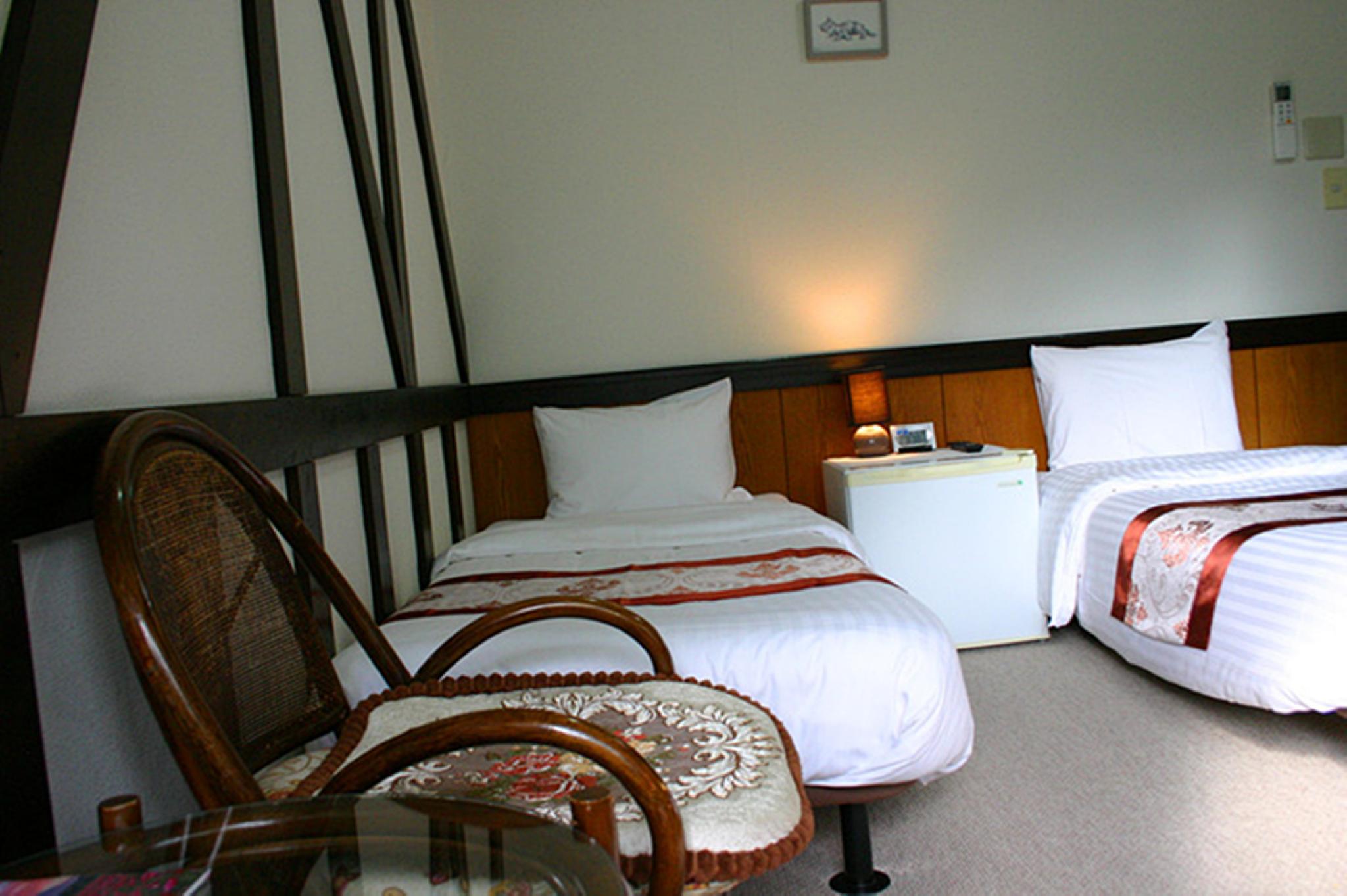 Room, Twin Beds, Shared Bathroom